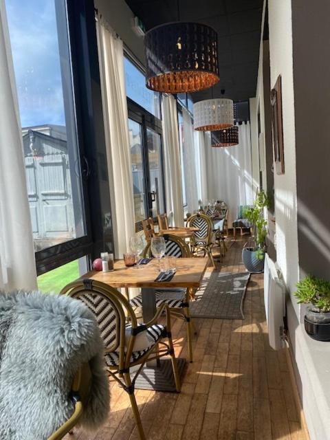 Des Pins Hotel