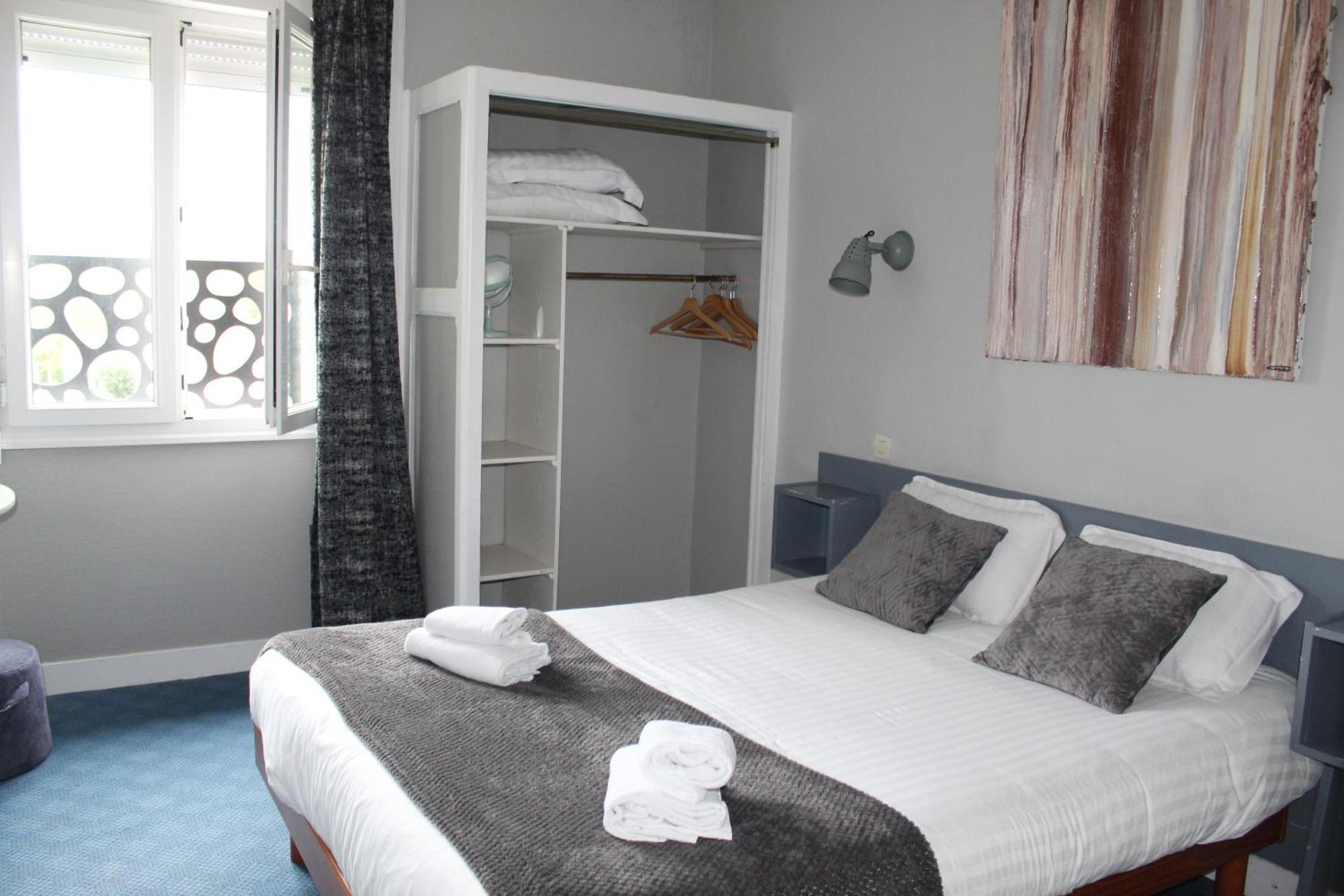 Des Pins Hotel 3*