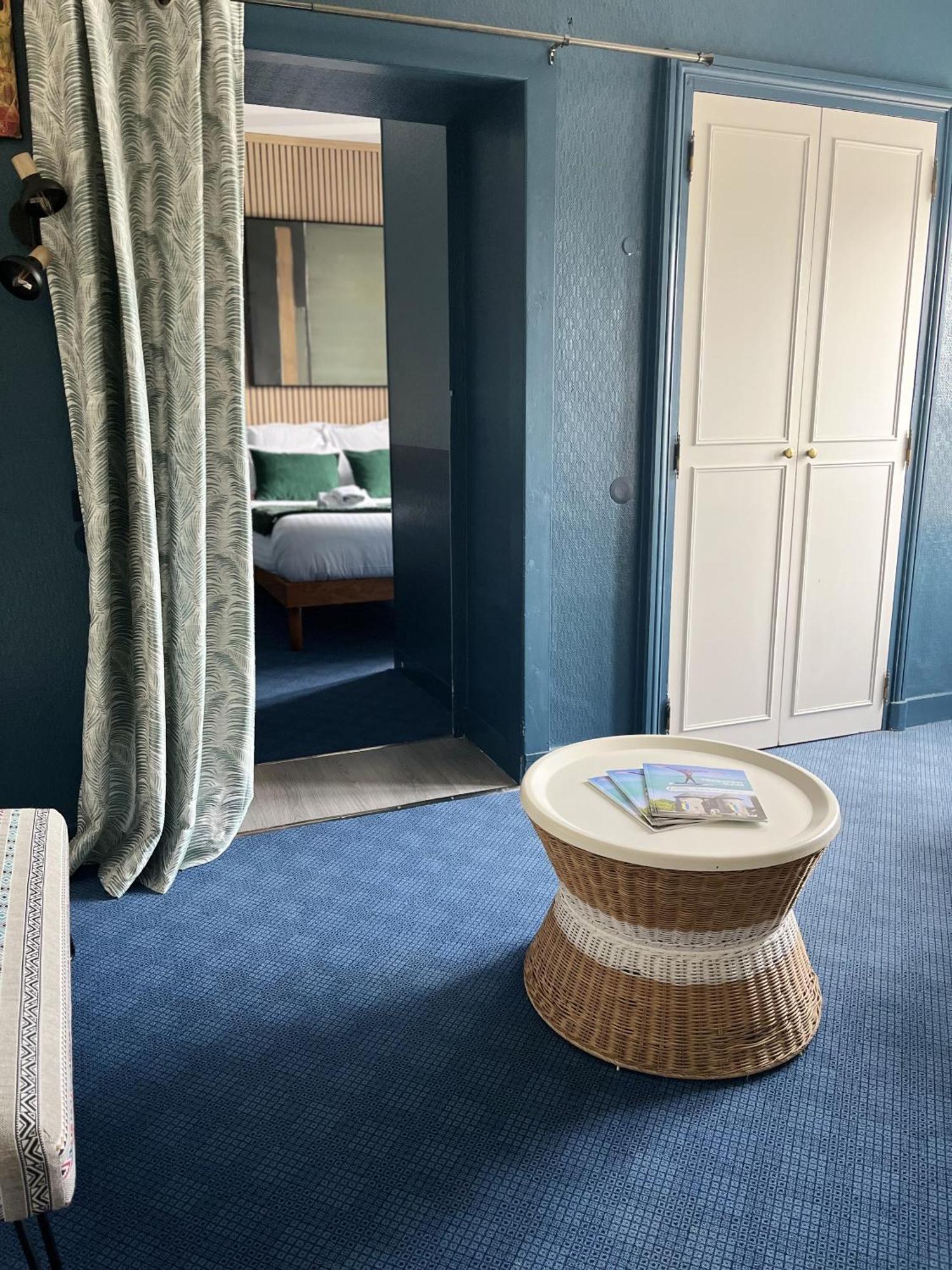 Des Pins Hotel