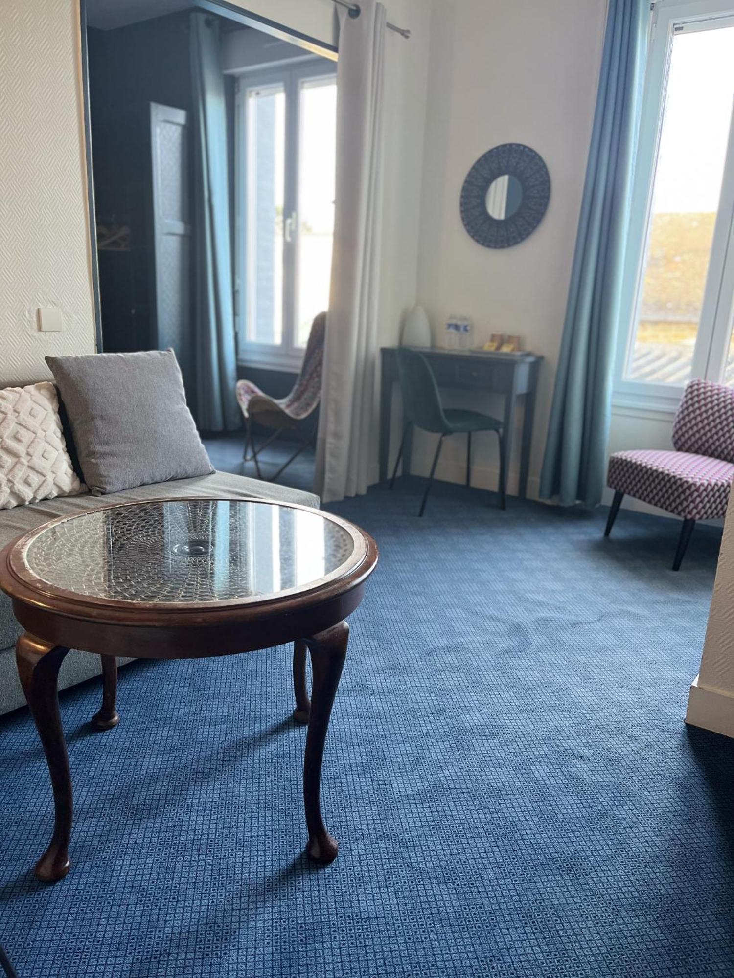Hotel Des Pins 3*